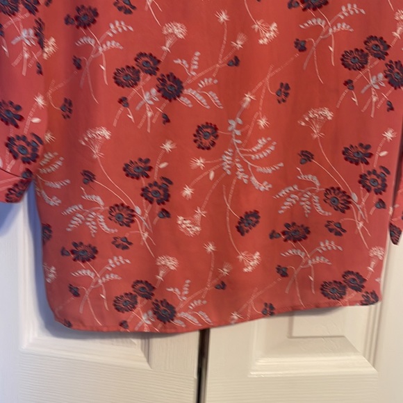 NWOT LOFT round neck shirt with 3/4 sleeves in size XSP - Picture 5 of 7